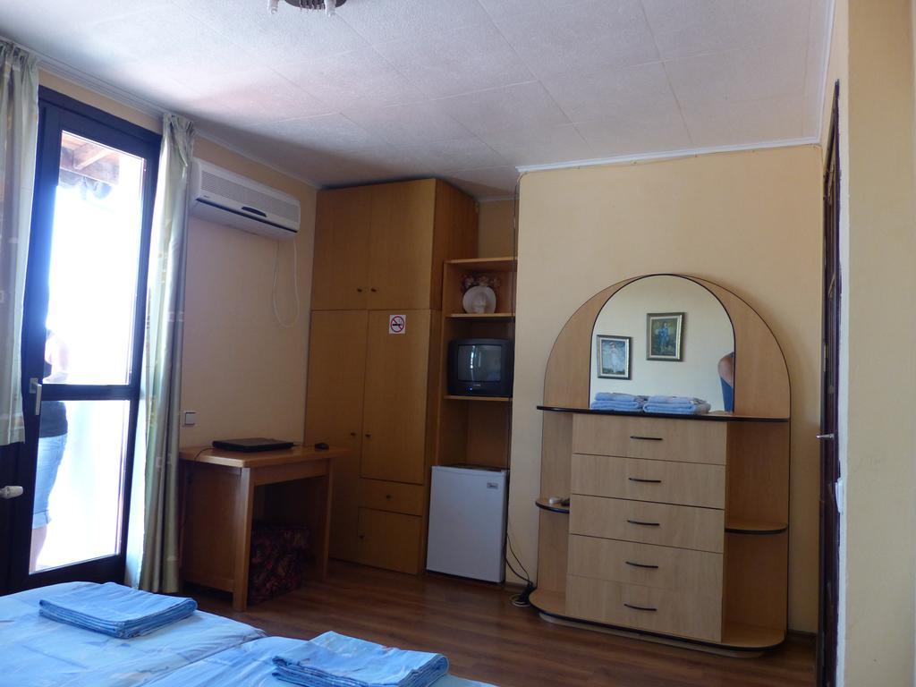 Guest House Delphini Varna Room photo